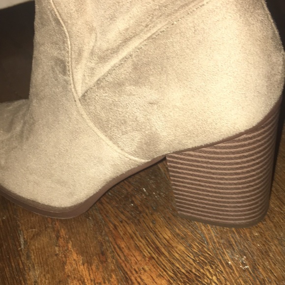 Knee high boots - Picture 3 of 7